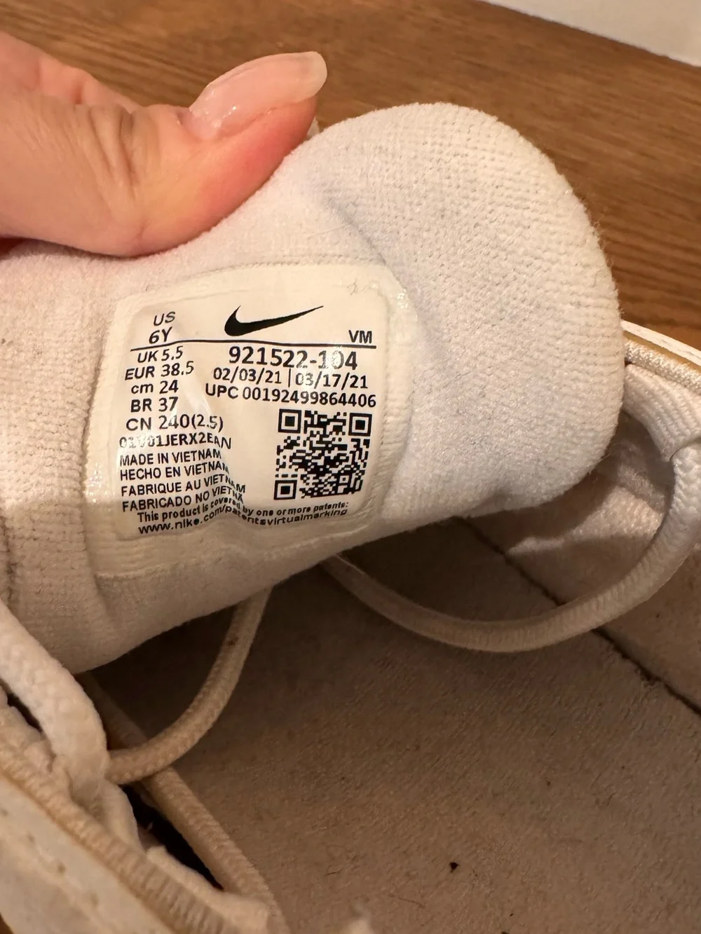 Nike Air Max 97 Low-Top Sneakers in Cream White - Picture 6 of 8